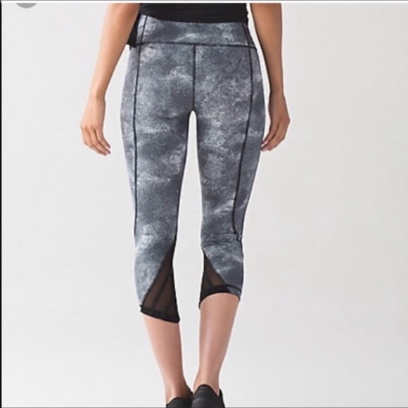 Lululemon Essential Rhythm Crop - Picture 3 of 7
